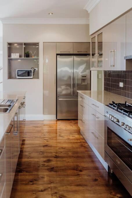 Apartment On James Bicheno Extérieur photo